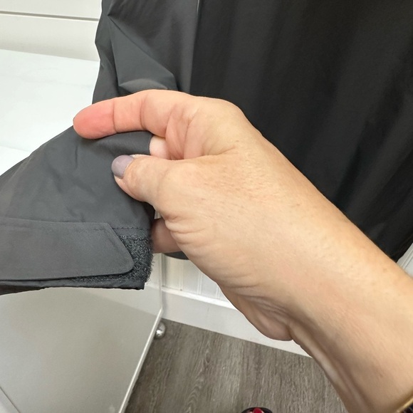 Orvis Men’s Ultralight Storm Jacket Size Small – Black - Picture 9 of 9